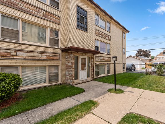 2nd image of 7414 N Harlem Ave #5