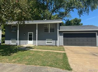 11297 Aspen Woods Dr, Saint Louis, MO 63138