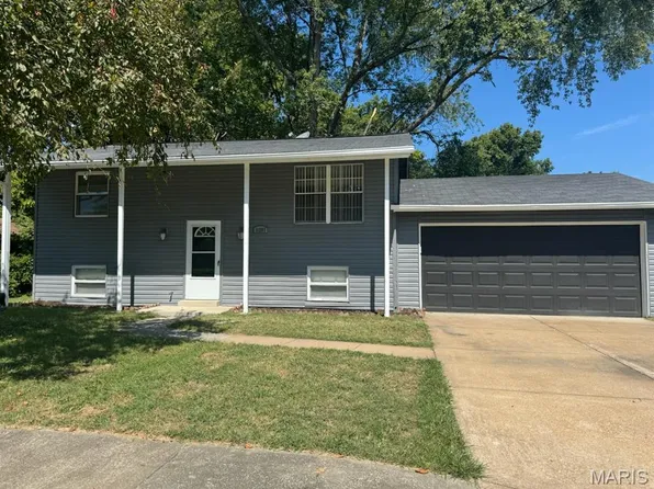 11297 Aspen Woods Dr, Saint Louis, MO 63138