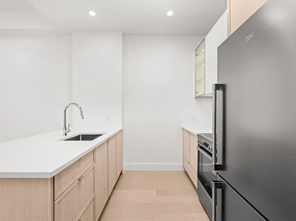 218 Front Street image 2 of 46