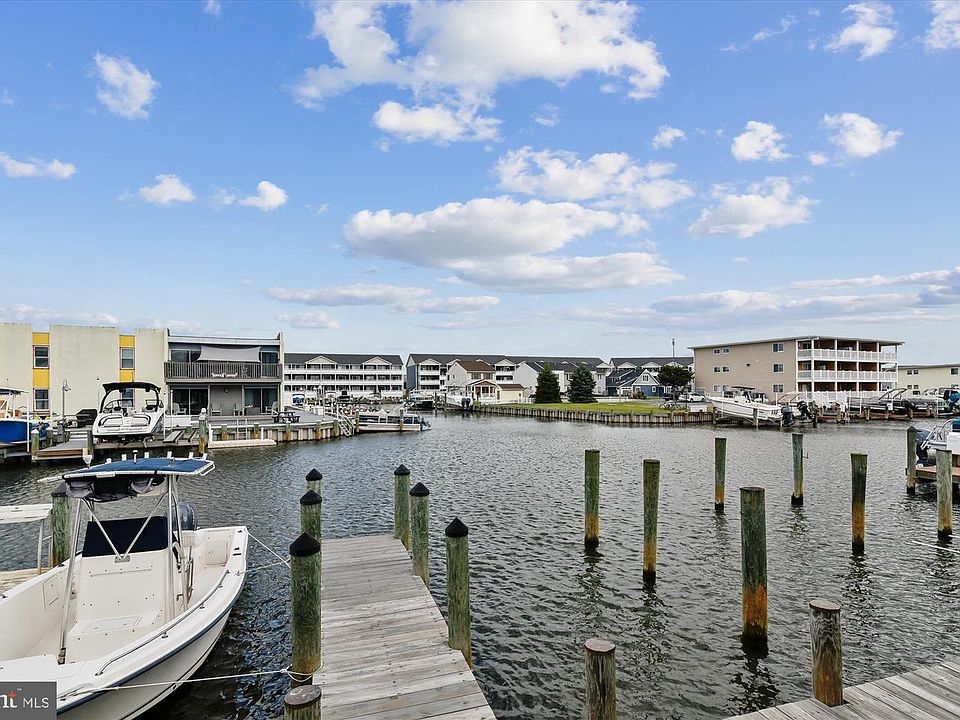 1st image of 160 Captains Quarters Rd