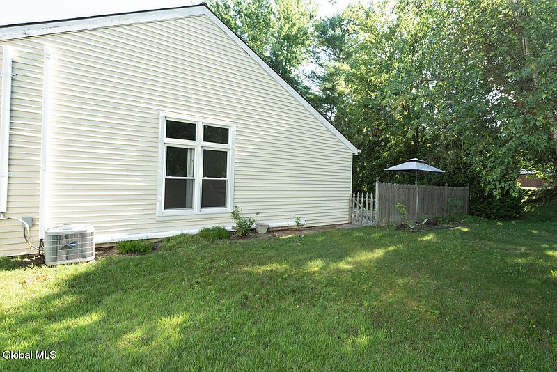 3rd image of 21 Cobble Court