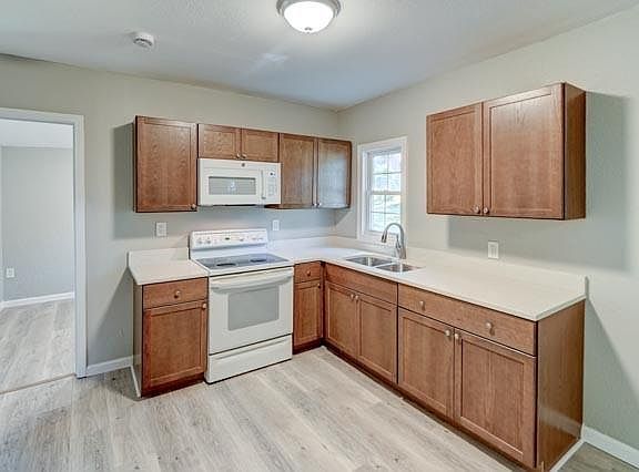 3rd image of 3813 NE 42nd Ter