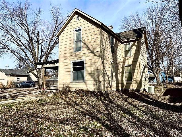 1st image of 702 E 12th Ave