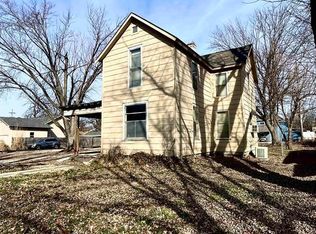 702 E 12th Ave, Winfield, KS 67156