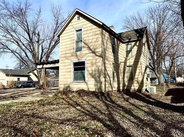 702 E 12th Ave, Winfield, KS 67156