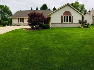 7157 W Woodbury Dr, Franklin, WI 53132