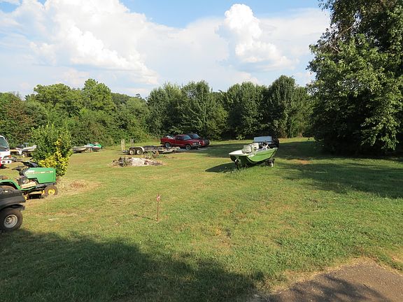 4th image of 223 Maryville Hwy