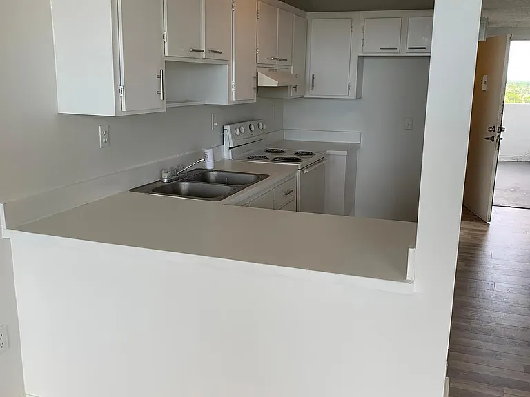 1700 NW North River Dr #809 — Photo 6