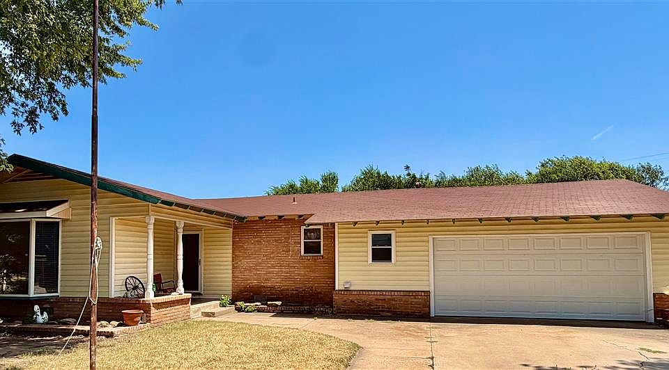 1st image of 208 N Barrickway