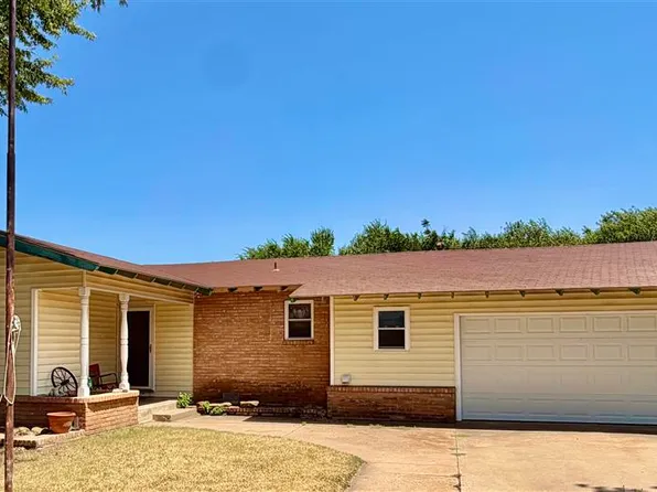 208 N Barrickway, Tonkawa, OK 74653