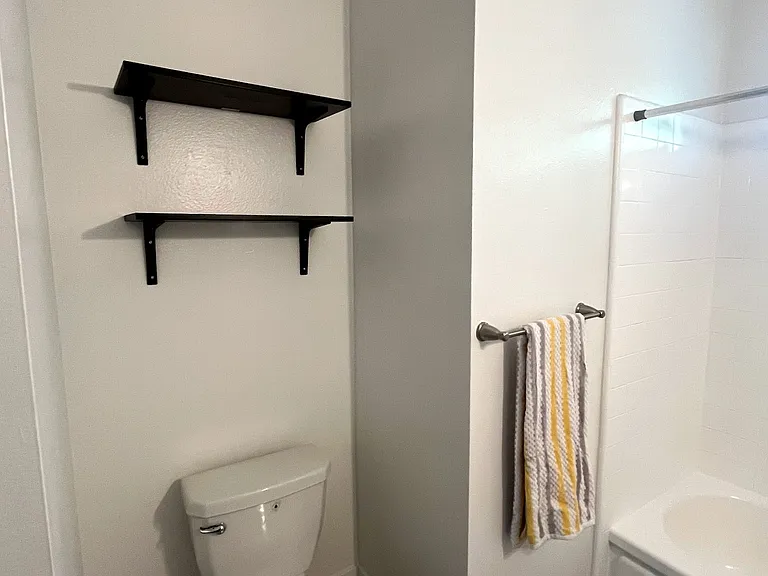 5548 Yarmouth Ave #1 — Photo 3