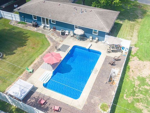 4th image of 15 Lakedale Dr