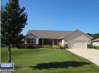 1117 Scotney Castle Ct, Green Bay, WI 54313