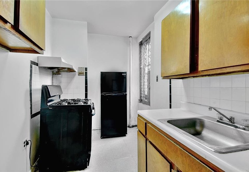 2nd image of 229 W 144th St APT 52