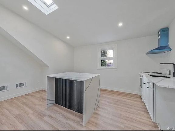 2nd image of 73B Midwood Ave