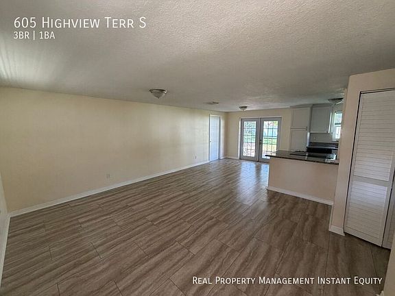 3rd image of 605 Highview Ter S
