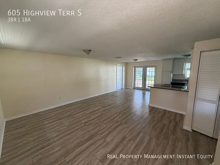 605 Highview Ter S — Photo 3