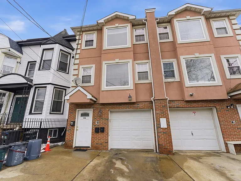 46 Armstrong Ave #2 — Photo 2