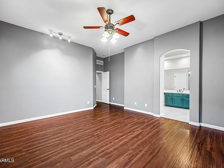 4231 E Marshall Ave — Photo 18