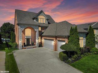37821 Lakeshore Dr, Harrison Township, MI
