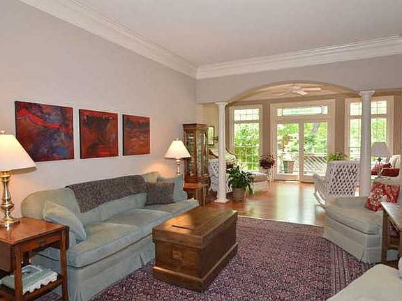 5th image of 4309 Blackthorne Ct