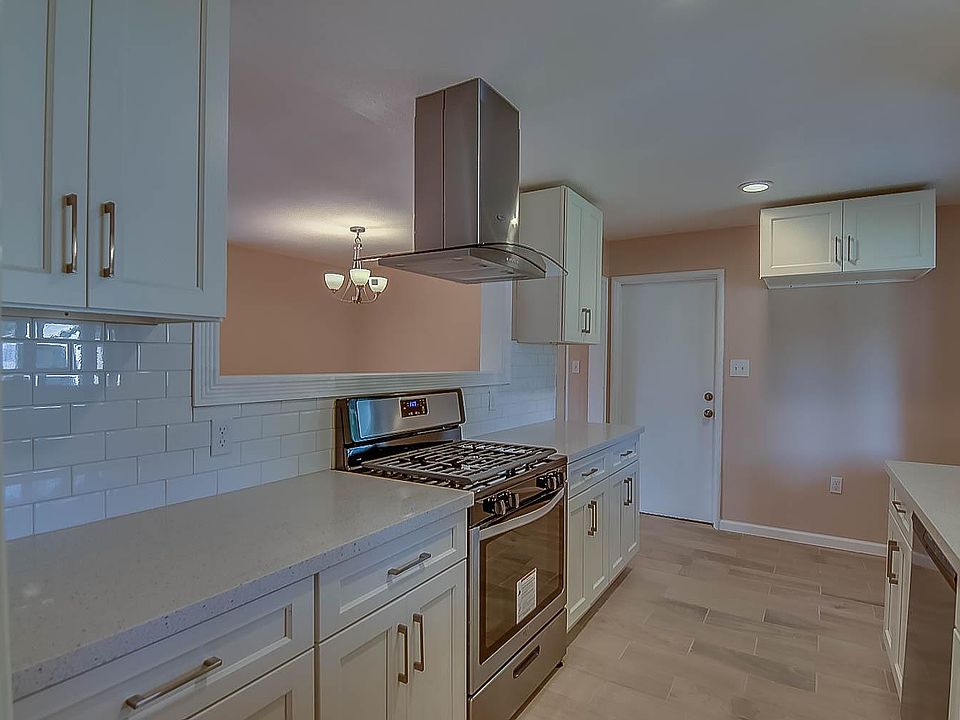 1st image of 2725 W De Ovan Ave