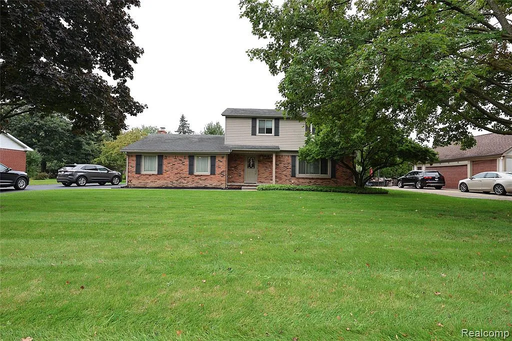 4 bed, 2.5 bath, 2137 sqft, $3,400 — Photo 1