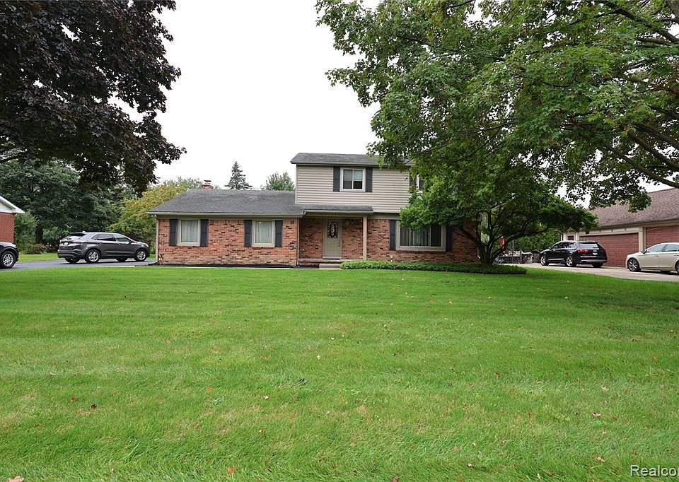 1st image of 2301 Walnut Lake Rd