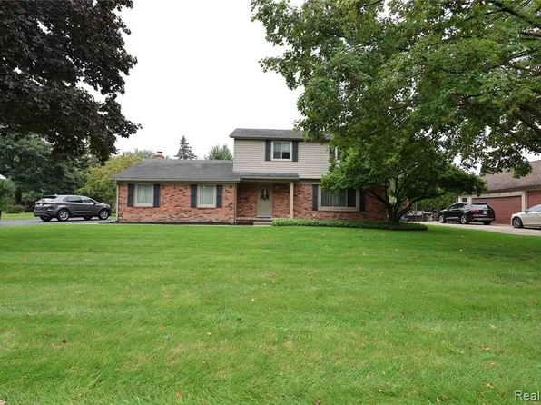 2301 Walnut Lake Rd, West Bloomfield, MI 48323