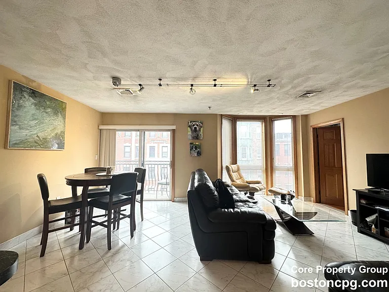 237 Hanover St #3A — Photo 5