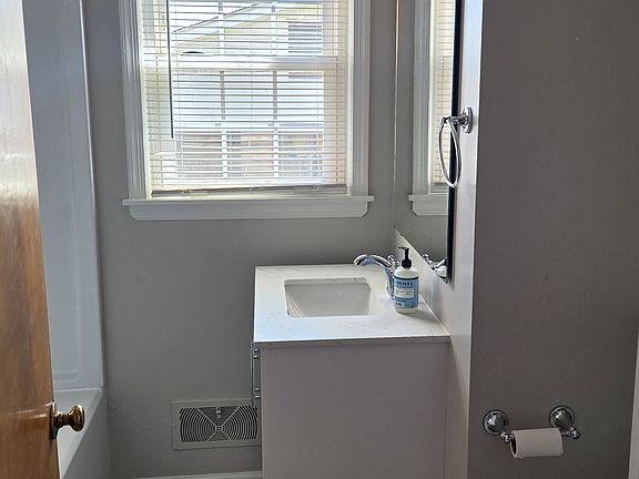 4th image of 3363 Kingswood Dr