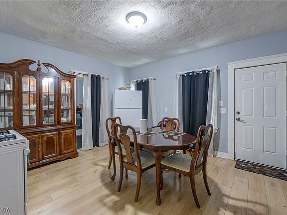 4th image of 13105 Carrington Ave