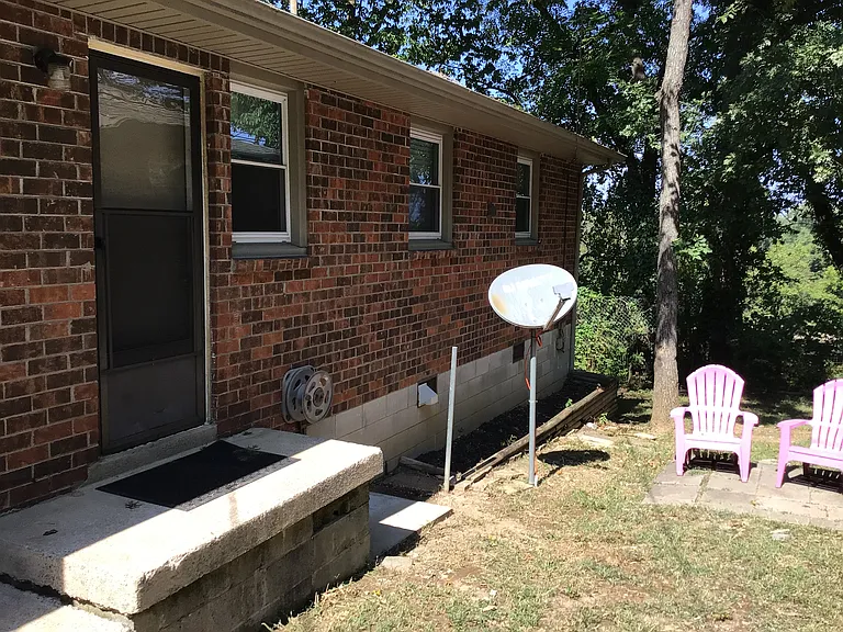 136 Vandiver Dr #B — Photo 8