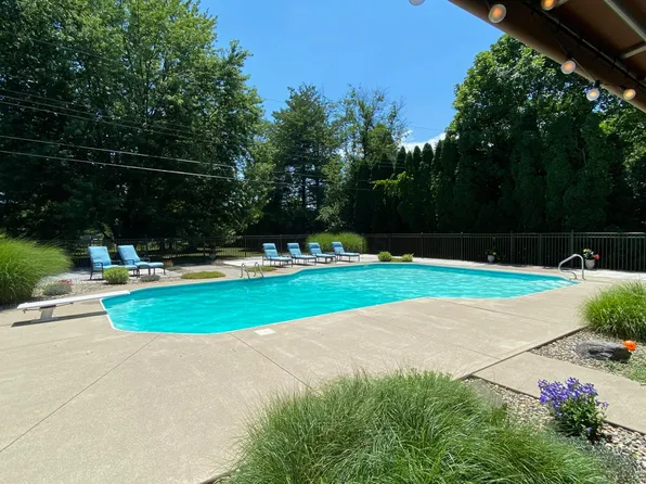 4994 Henderson Heights Rd, Columbus, OH 43220