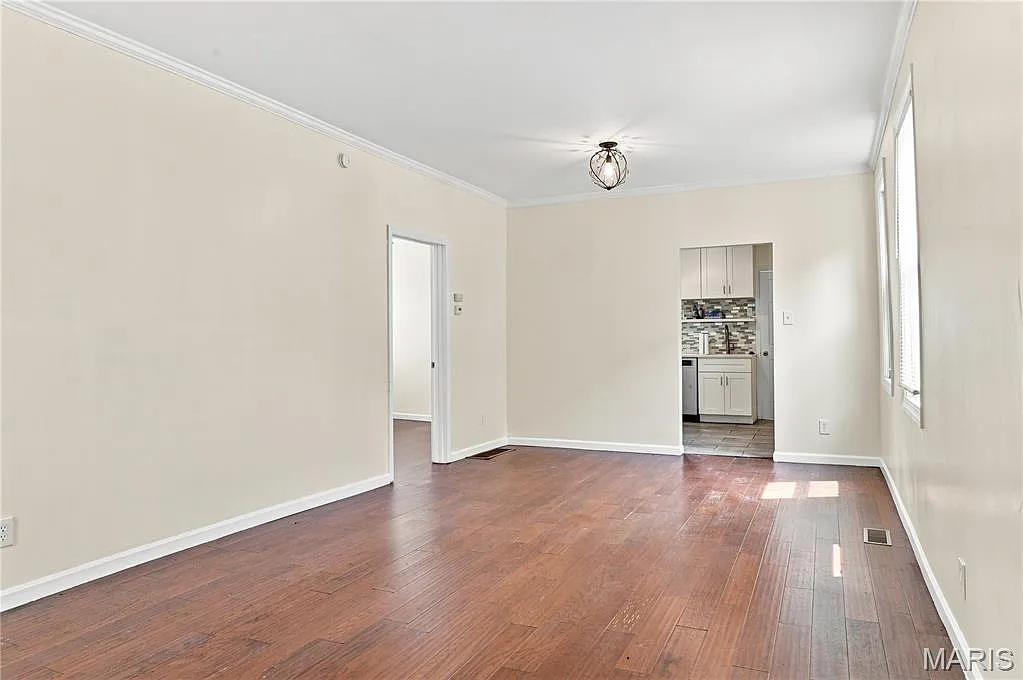 2 bed, 1.0 bath, 864 sqft, $1,450 — Photo 3