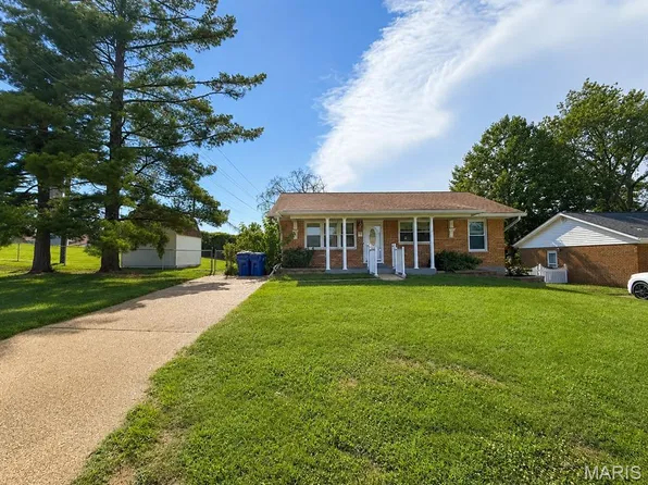 9775 Radio Dr, Saint Louis, MO 63123