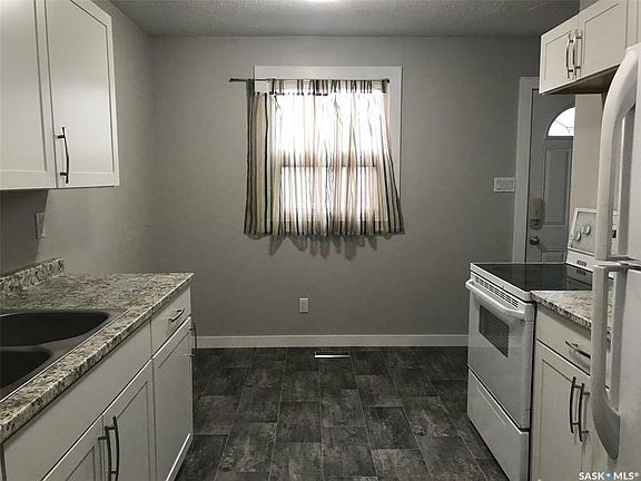 3rd image of 97 Marshall Cres
