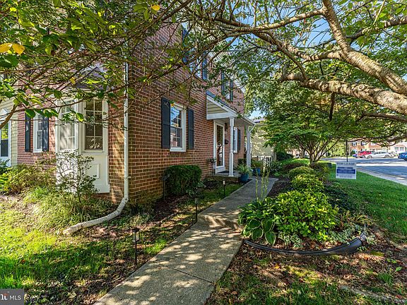2nd image of 1854 Sharwood Pl