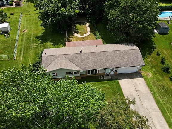 3rd image of 1675 Huntington Dr