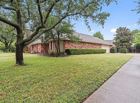 4th image of 2416 Peachtree Ln