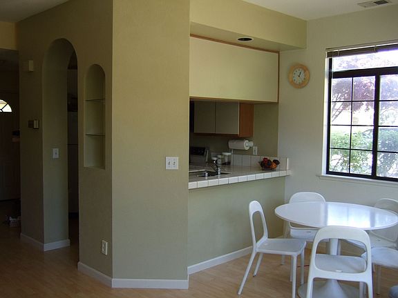 Kitchen & Dining Area