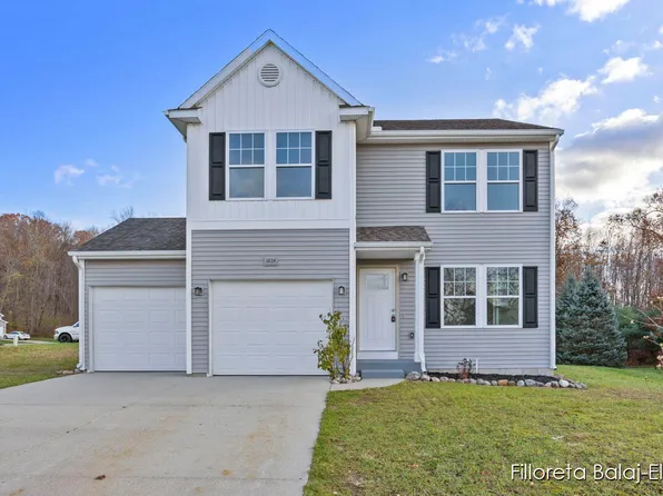 1628 Hamlet Dr, Lowell, MI 49331