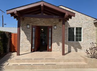 18307 Sylvan St, Tarzana, CA 91335