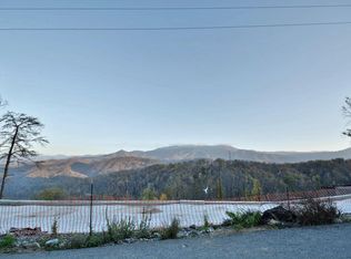 830 Village Loop Rd, Gatlinburg, TN 37738