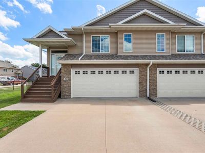 201 Sierra Park Dr, Hills, IA, 52235