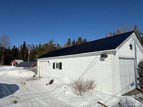 3rd image of 15 Lewis Rd