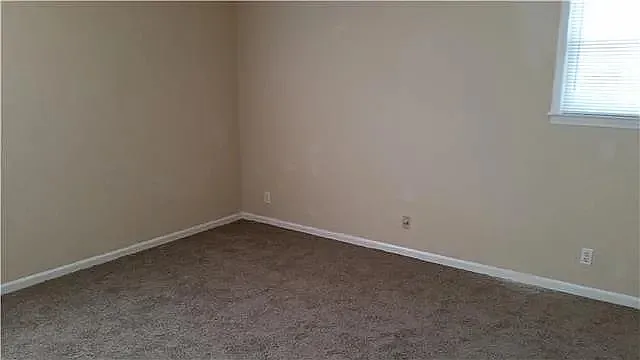 104 Castlegate Cir — Photo 4