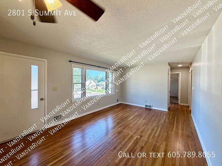 2801 S Summit Ave — Photo 1