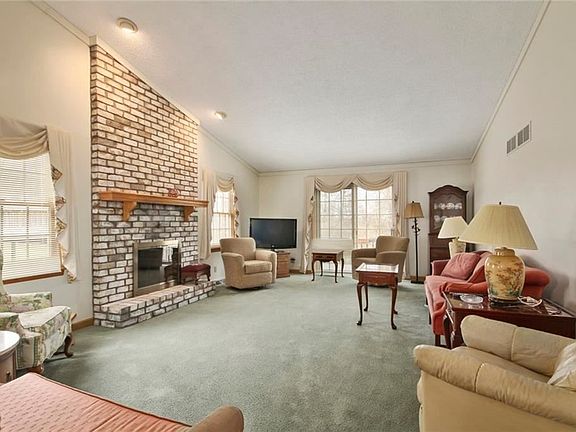 3rd image of 71 Montgomery Ln #1/1